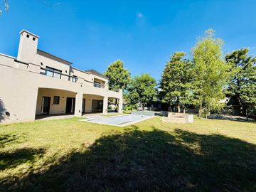 Casa VENTA pileta 6 ambientes B. Bermudas Pilar