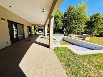 Casa VENTA pileta 6 ambientes B. Bermudas Pilar