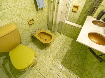 VENTA CASA EN OLIVOS SIETE AMBIENTES