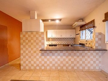 VENTA CASA EN OLIVOS SIETE AMBIENTES