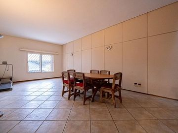 VENTA CASA EN OLIVOS SIETE AMBIENTES