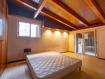 VENTA CASA EN OLIVOS SIETE AMBIENTES