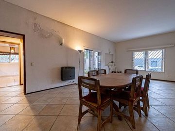 VENTA CASA EN OLIVOS SIETE AMBIENTES
