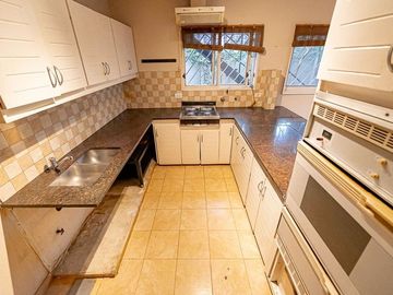 VENTA CASA EN OLIVOS SIETE AMBIENTES