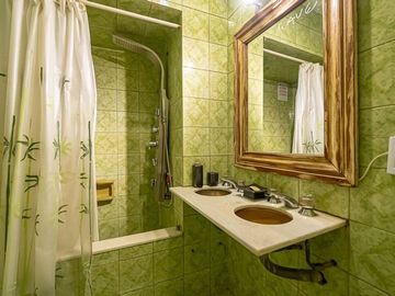 VENTA CASA EN OLIVOS SIETE AMBIENTES