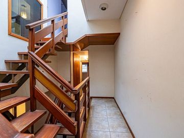 VENTA CASA EN OLIVOS SIETE AMBIENTES