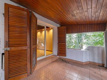 VENTA CASA EN OLIVOS SIETE AMBIENTES