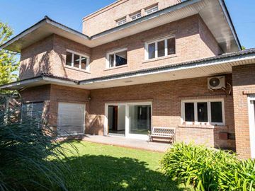 CASA EN VENTA LA PLATA