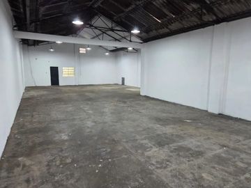 Alquiler deposito- local coercial  en berazategui