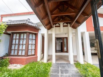venta casa 4 dormitorios B°Guadalupe