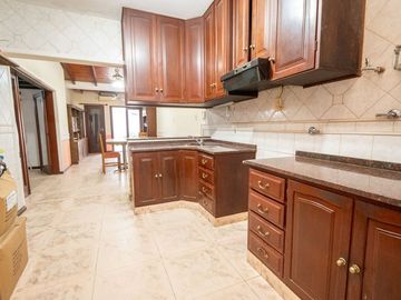 venta casa 4 dormitorios B°Guadalupe