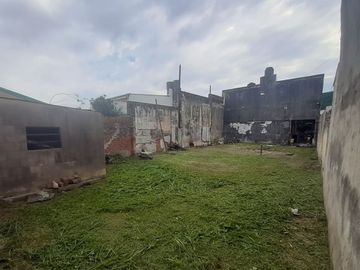 TERRENO INTERNO Y COCHERA EN BARRIO ROMA