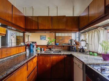 Casa familiar con Jardín, quincho. Muy luminosa!!