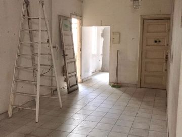 VENTA 3 AMB A REFACCIONAR PATIO 97 MTS -ONCE