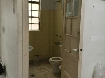 VENTA 3 AMB A REFACCIONAR PATIO 97 MTS -ONCE