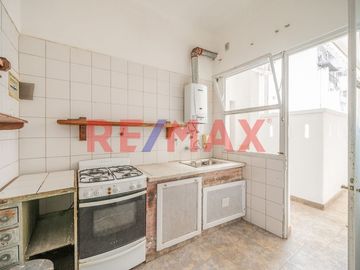 VENTA DE DPTO. 3 AMB. CON PATIO EN BALVANERA