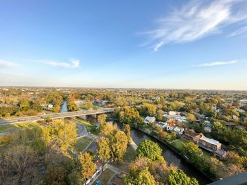 3 ambientes con balcón en complejo Riverside Tigre