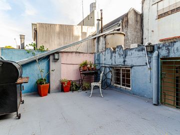 VENTA PH CASA 5 AMB PARQUE CHACABUCO PATIO TERRAZA