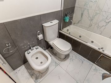 VENTA PH CASA 5 AMB PARQUE CHACABUCO PATIO TERRAZA