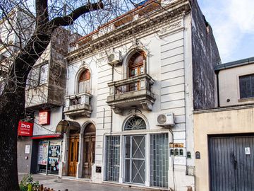 VENTA PH CASA 5 AMB PARQUE CHACABUCO PATIO TERRAZA