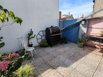 VENTA PH CASA 5 AMB PARQUE CHACABUCO PATIO TERRAZA