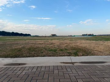 LOTE A LA LAGUNA EN LAS VICOTIRAS EN VENTA