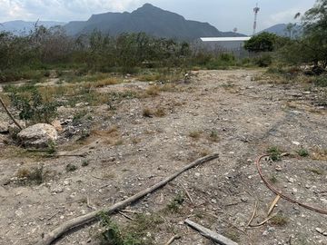 Terreno sobre avenida en esquina en García NL