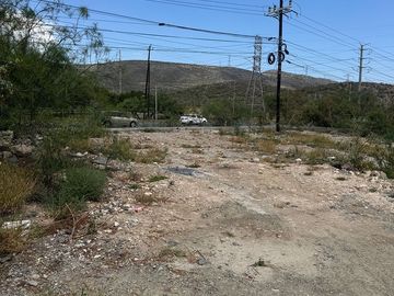 Terreno sobre avenida en esquina en García NL