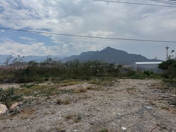 Terreno sobre avenida en esquina en García NL
