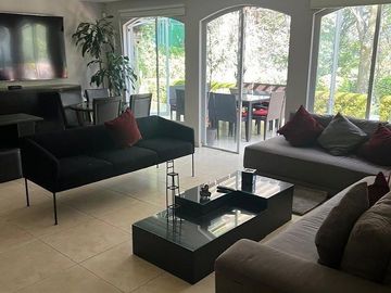 MB- Casa en Venta en Bosques de las Lomas