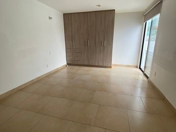 Oportunidad Casa en renta Juriquilla Triana,3 Recs con baño c/u