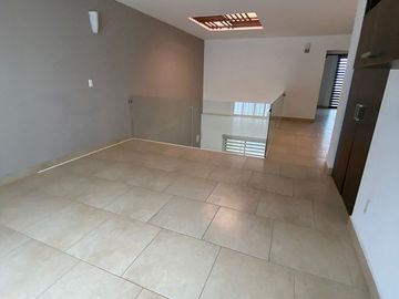 Oportunidad Casa en renta Juriquilla Triana,3 Recs con baño c/u