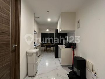 Dijual Apartmen Skyhouse 3 BR Semi Furnished Unit Tinggal Bawa Koper