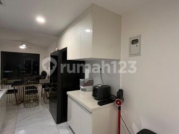 Dijual Apartmen Skyhouse 3 BR Semi Furnished Unit Tinggal Bawa Koper