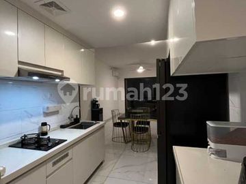 Dijual Apartmen Skyhouse 3 BR Semi Furnished Unit Tinggal Bawa Koper