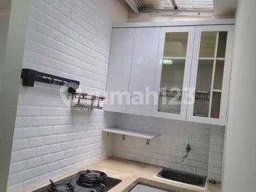 Rumah Rapi, Siap Huni. Baru Selesai Renovasi di Boston Village ,Gading Serpong