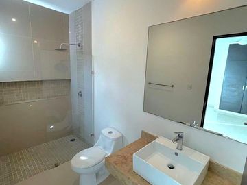Renta Casa 3 Recamaras con piscina Montes de Ame sin muebles