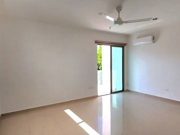 Renta Casa 3 Recamaras con piscina Montes de Ame sin muebles