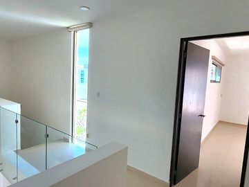 Renta Casa 3 Recamaras con piscina Montes de Ame sin muebles