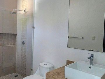 Renta Casa 3 Recamaras con piscina Montes de Ame sin muebles