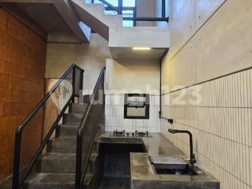 Dijual Rumah Design Industrial 2 Lantai SHM di Bsd Nusaloka