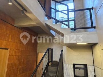 Dijual Rumah Design Industrial 2 Lantai SHM di Bsd Nusaloka
