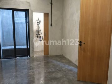 Dijual Rumah Design Industrial 2 Lantai SHM di Bsd Nusaloka