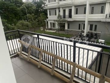 Turun 900 Juta Hot Item Sale Rumah Baru Hoek 3 Lantai Full Bangunan Siap Masuk