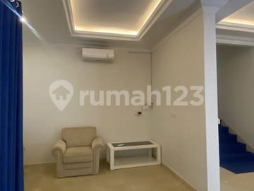 Turun 900 Juta Hot Item Sale Rumah Baru Hoek 3 Lantai Full Bangunan Siap Masuk