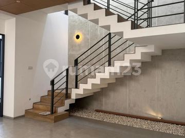 Dijual Rumah Modern Minimalis di Alam Sutera, Unit Baru Bangun Lokasi Nyaman Sangat Strategis