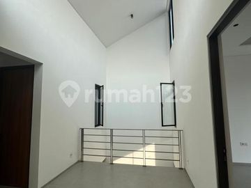 Dijual Rumah Modern Minimalis di Alam Sutera, Unit Baru Bangun Lokasi Nyaman Sangat Strategis