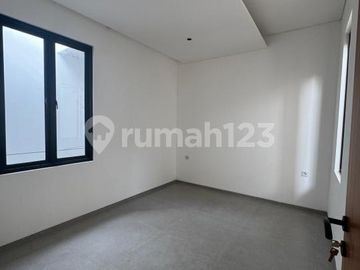 Dijual Rumah Modern Minimalis di Alam Sutera, Unit Baru Bangun Lokasi Nyaman Sangat Strategis