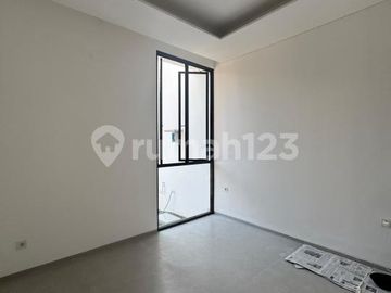 Dijual Rumah Modern Minimalis di Alam Sutera, Unit Baru Bangun Lokasi Nyaman Sangat Strategis