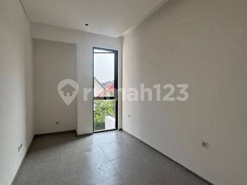 Dijual Rumah Modern Minimalis di Alam Sutera, Unit Baru Bangun Lokasi Nyaman Sangat Strategis